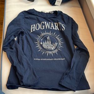 Great condition Harry Potter hog warts long sleeve t in dark blue with silver.
